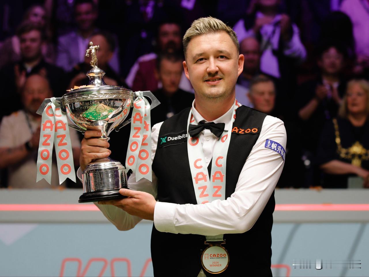 凯伦威尔逊有点尴尬九零后第一人，世界排名第二，刚刚夺得斯诺克大师赛冠军的凯伦威