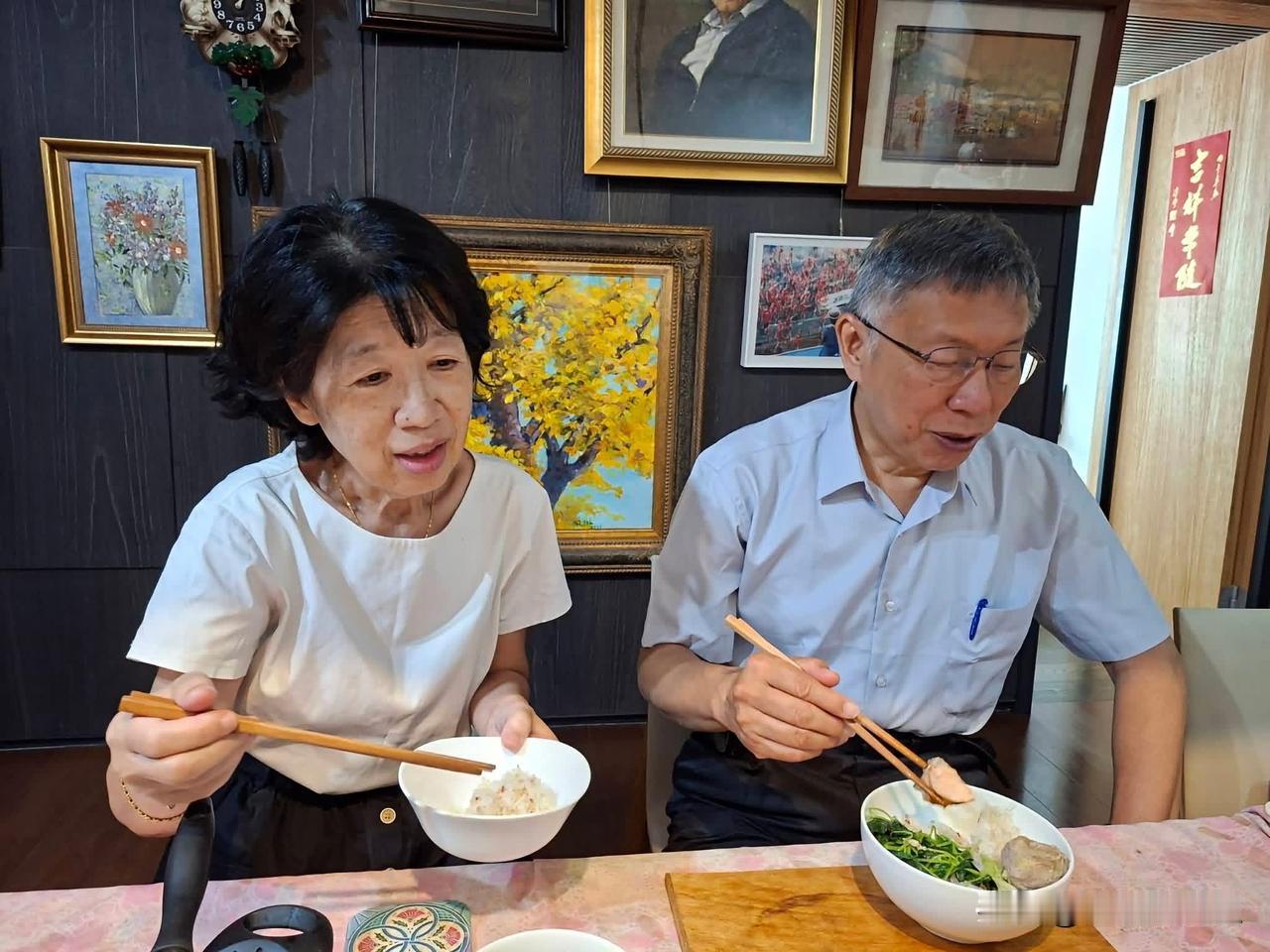 柯文哲妻子陈佩琪今（15日）在脸书发文表示，大家还记的先前有一位陆配被陆委会说她