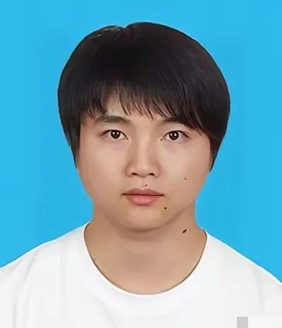 曾正超，男，汉族，1995年12月出生，攀枝花学院机电一体化技术专业毕业，大专学