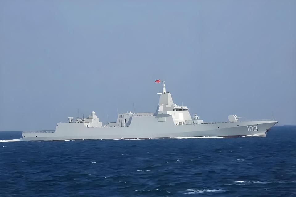 高市早苗沉默了：055鞍山舰出海，悍然穿越琉球与九州岛之间海道当日本新首相高市