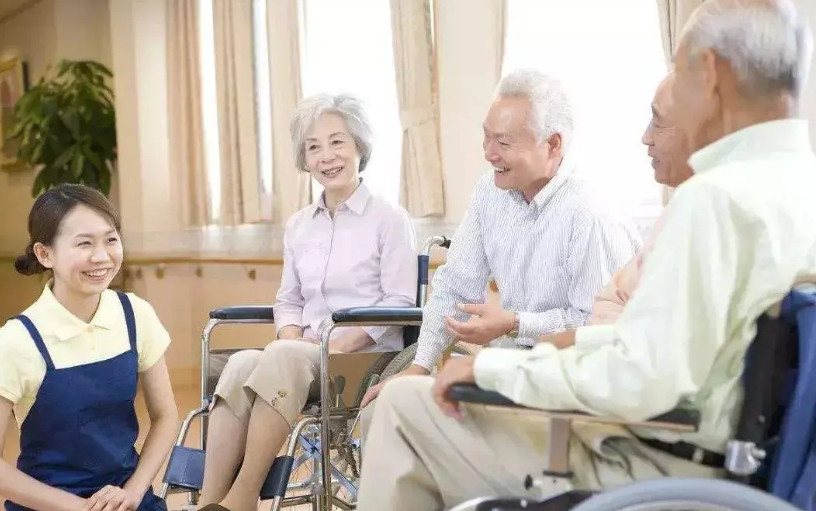 社保的最大问题，就是把养老和医保混在一起。要明白:养老不能公办，（基础）医疗不能