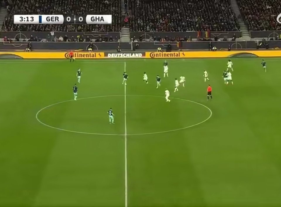 德国2比1加纳德国2-1险胜加纳，哈弗茨点射、昂达夫88分钟绝杀救主。控球占优却