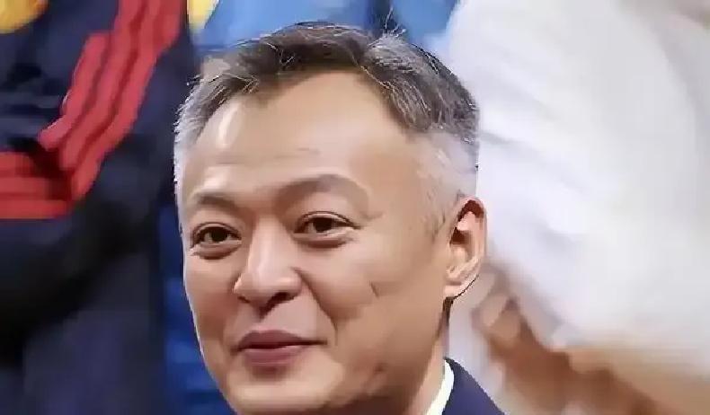 奥运新规把双打分量推到前台，国乒这轮调整没去抢什么新打法，反倒把邓亚萍、张怡宁、