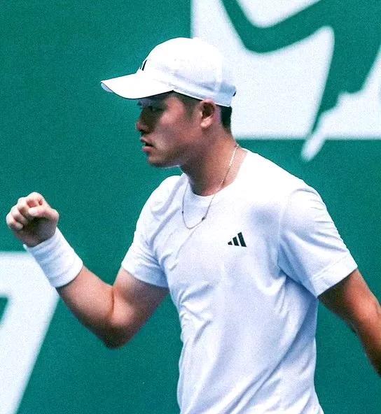 ATP卡里75K，吴易昺6-2/6-3淘汰郑瑞晋级男单四强。拿到22分，即时排