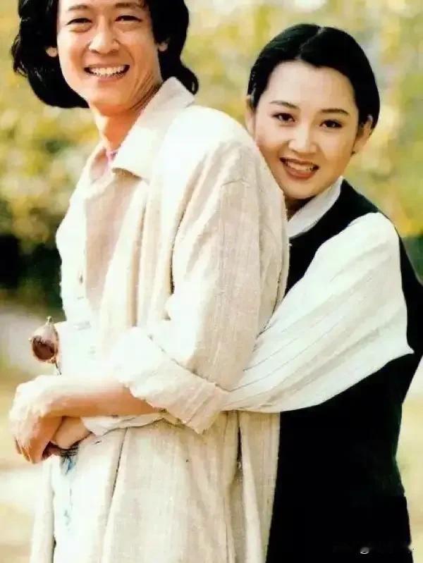 1992年，许晴和王志文因合作电视剧《皇城根儿》相识相恋，被观众誉为“金童玉女”