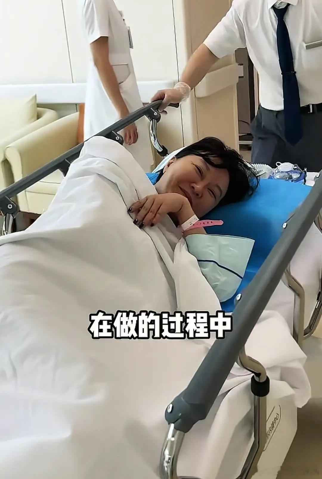 52岁王小骞带老公做肠镜，夫妻俩共查出16个息肉，谭江海毛病不少！​​​