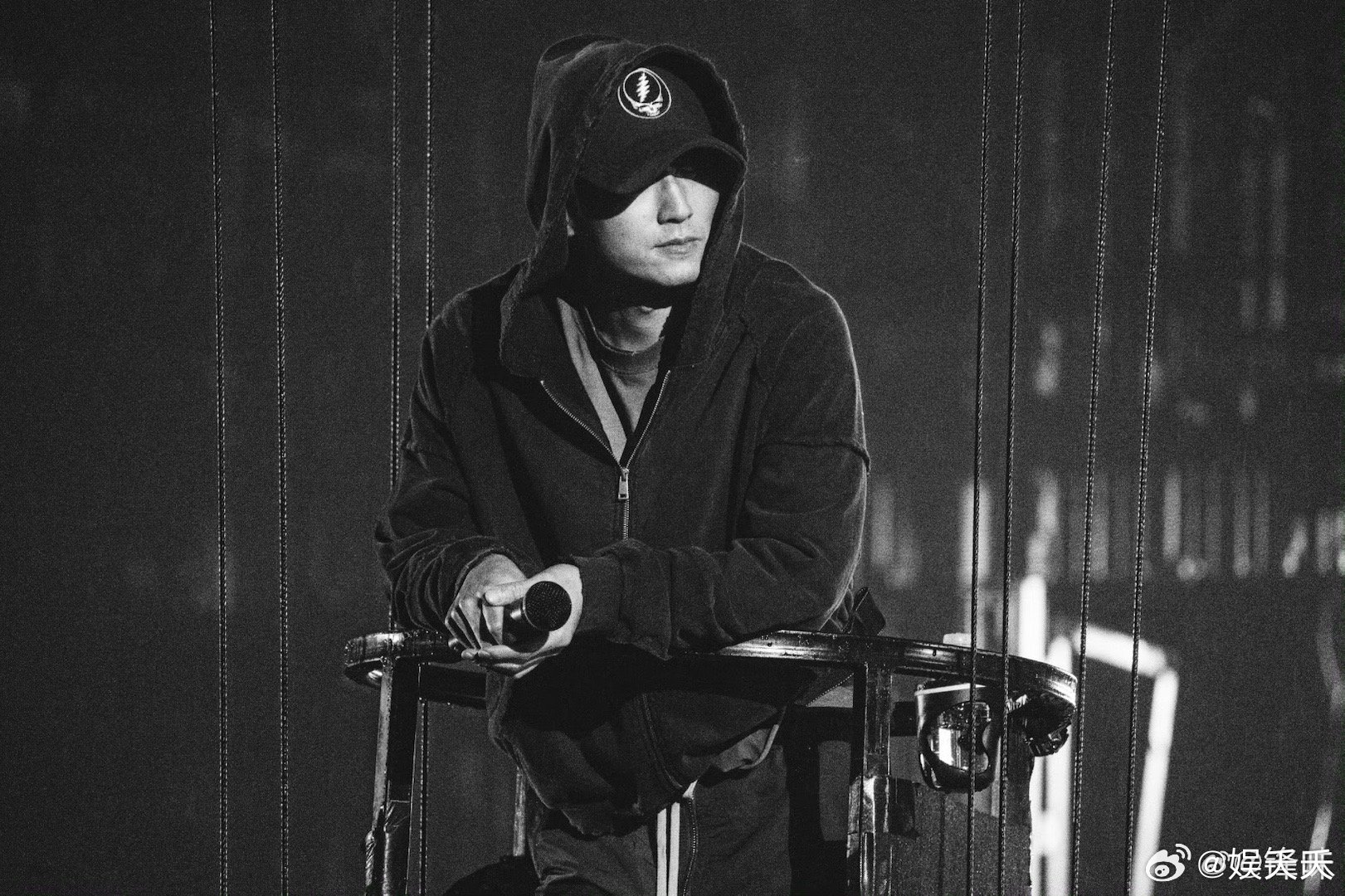 谢霆锋一到关键时刻就摔吉他Evolution：既是演唱会主题，也是新歌歌名，更是