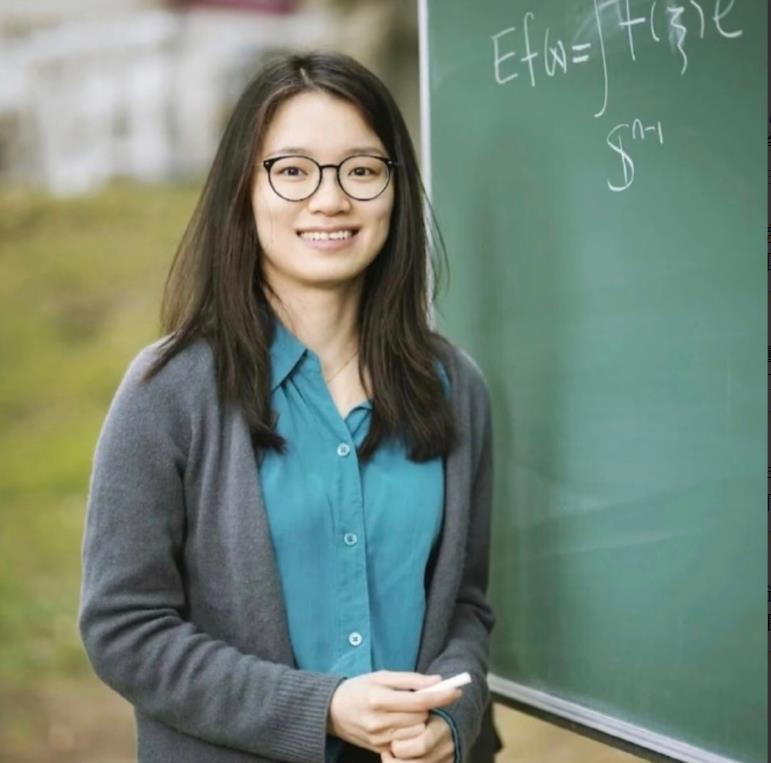 王虹在北大数学院根本不被认可，属于典型的“三无人员”，一无国际奥数金牌，二无保研