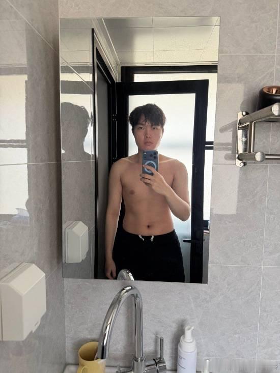 《英雄联盟》Gala回应健身晒腹肌：为数不多努力就会有收获的事之前报道，《英雄联