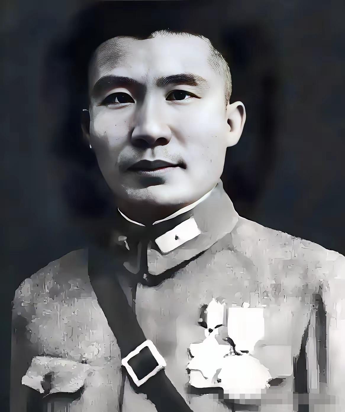 1941年，日军用毒气攻下高安城，74军军长王耀武看着满地的国军尸体悲痛欲绝，这