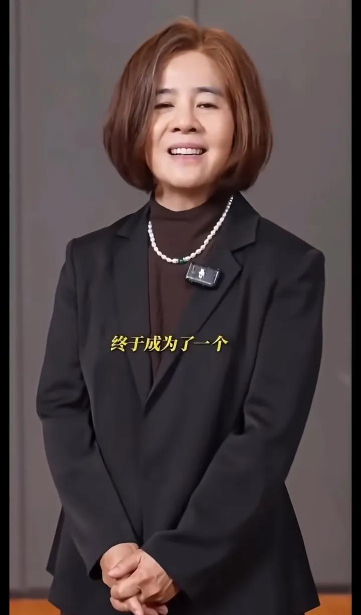 都别劝金龟子换发型了！锅盖头挺好的[微笑]