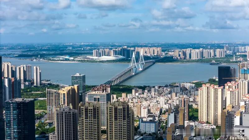 湛江房价还是在调整了。根据统计局发布的12月湛江房价数据显示。湛江楼市的新房