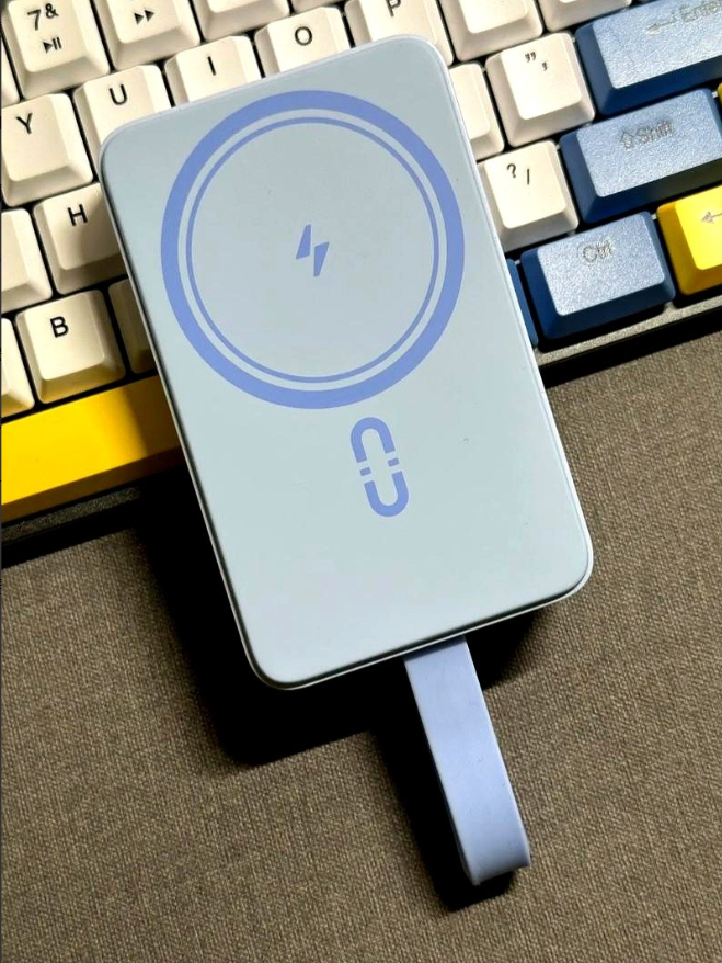 很多人说OPPO跟vivo不是兄弟，是竞争关系，我感觉这是胡说八道啊。蓝厂刚
