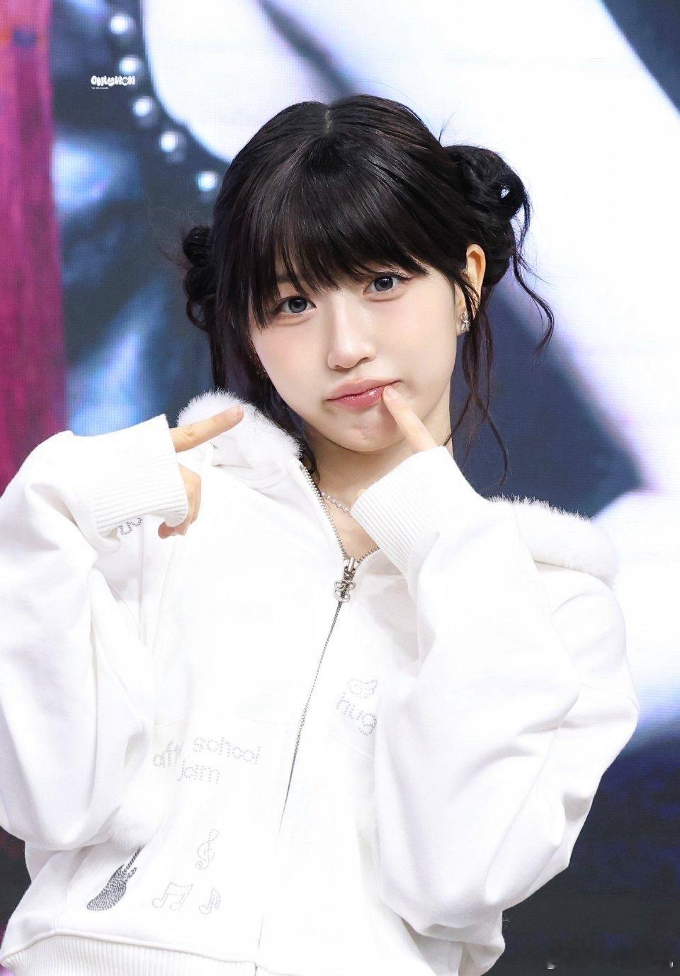 如何评nmixx两个全球大top的丸子头造型