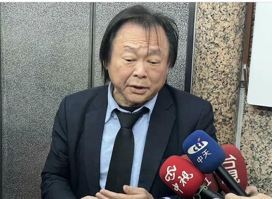 如果说蓝营里有绿党，比如王金平、侯友宜，那么王世坚就是绿营里为数不多的蓝党。王
