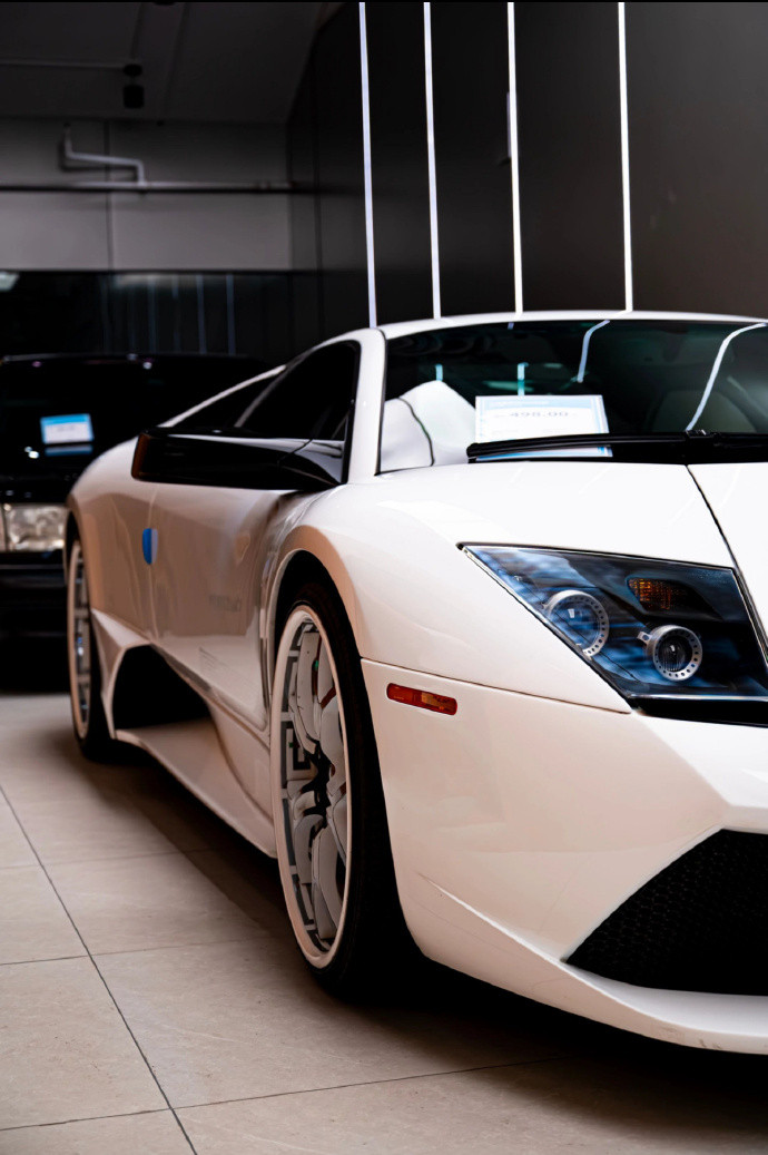 国内仅三台！2007年，Versace（范思哲）联名兰博基尼一起推出了限量20台