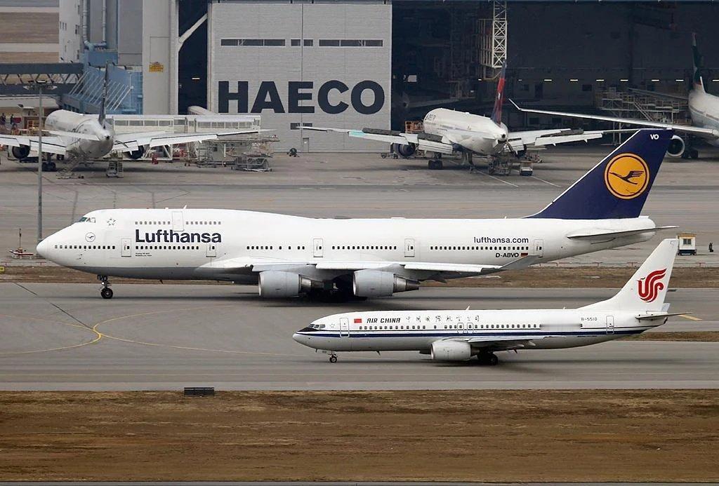 汉莎航空波音747和国航波音737同框