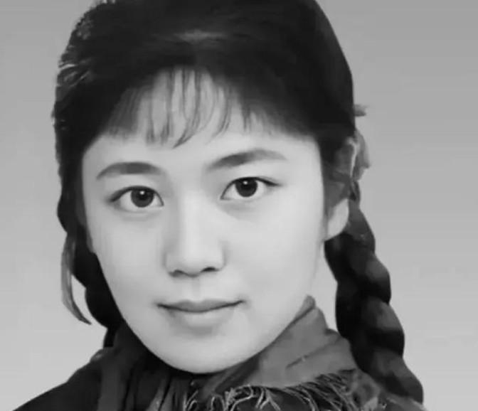 1977年，安徽女知青于文娟，返城前夜与一小伙共度一晚，：“你对我很好，我们给过