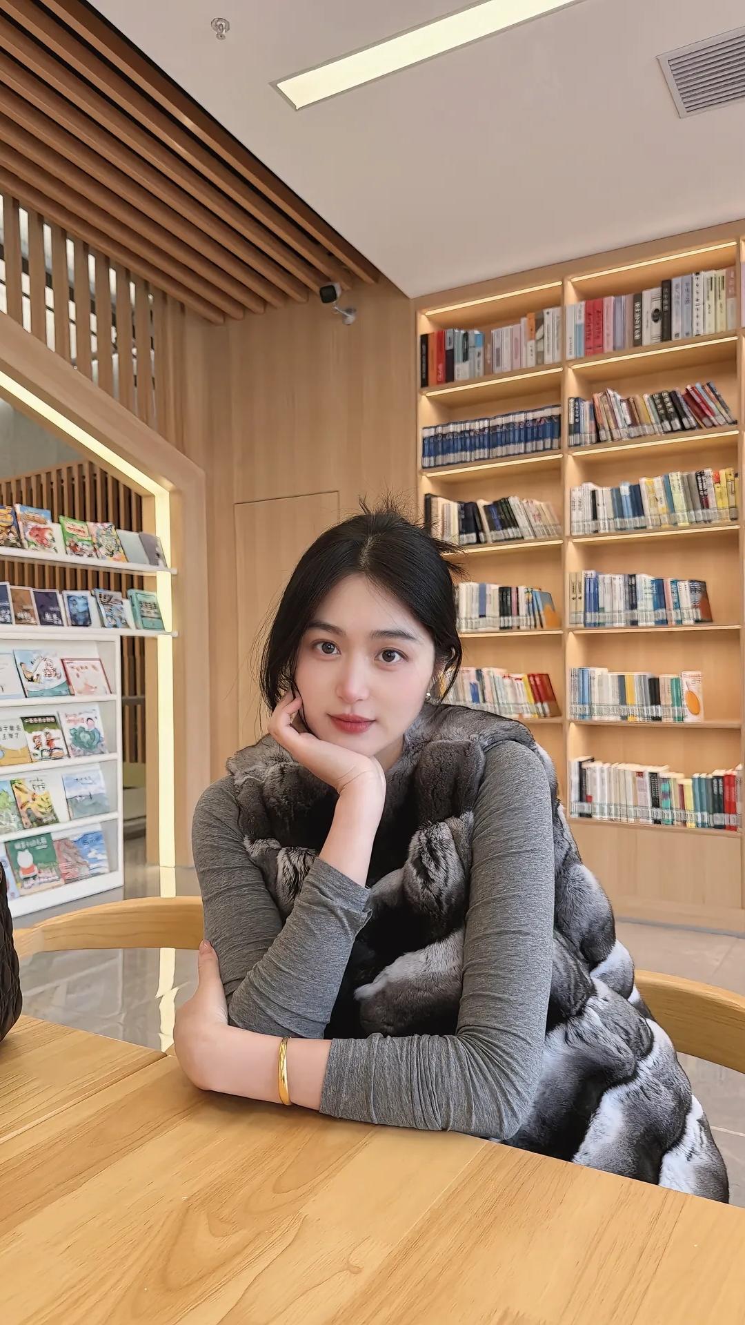 心中所向，定能如愿！美女的魅力能有多大？美女的美丽瞬间分享女孩子怎么穿搭既时