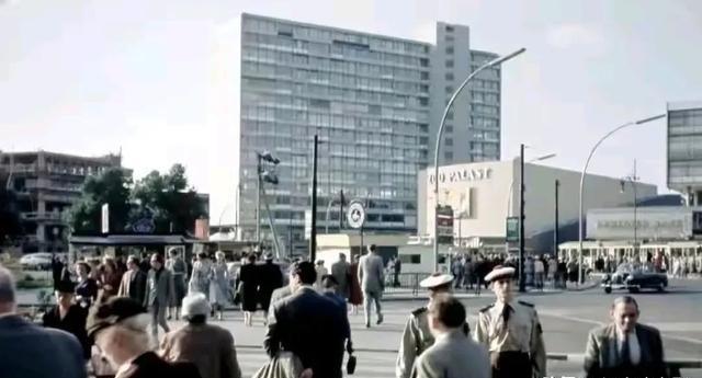 历史上很少有国家能够三度崛起，而德国就是这样一个奇迹般的存在！二战结束时德国