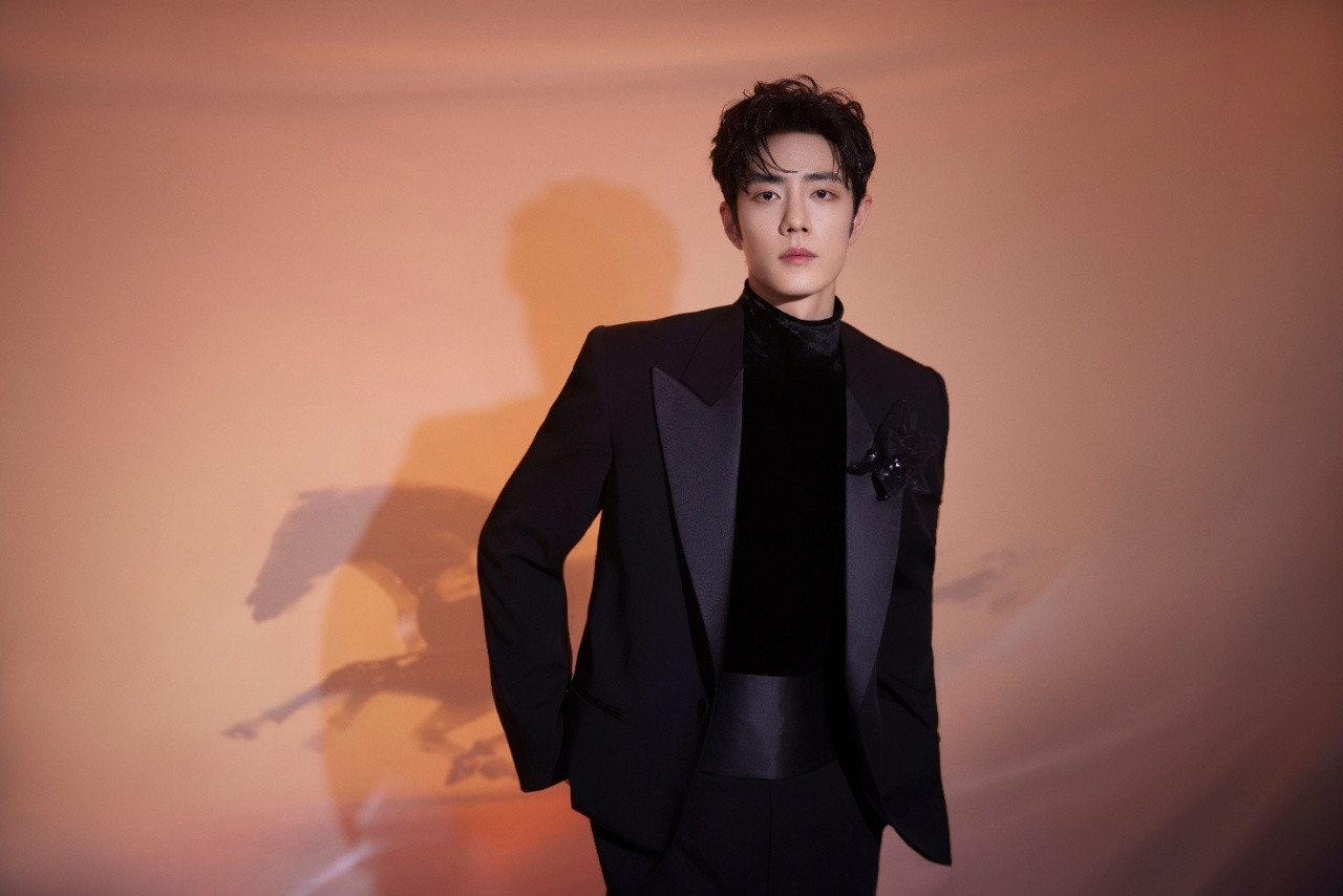 肖战又见红海肖战跨年《不要回头》舞台，我愿称之为年度氛围制造机！舞台满满的都