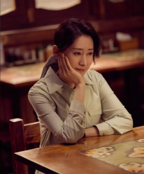 一次，沙溢为了给老婆制造惊喜，就瞒着她，独自一人去了剧组探班。等到了剧组后，他就