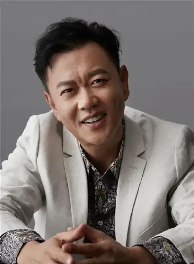 剧组穷得连酒店都租不起，一个龙套演员突然站出来："用我的五星级酒店，免费！"导演