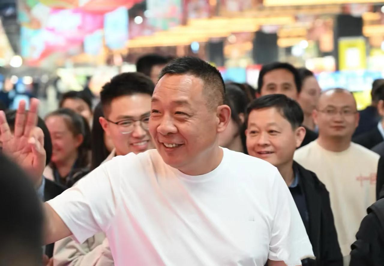 这次，于东来上热搜的理由让人想不到不是官司不是招刑满释放人员而是开放内部