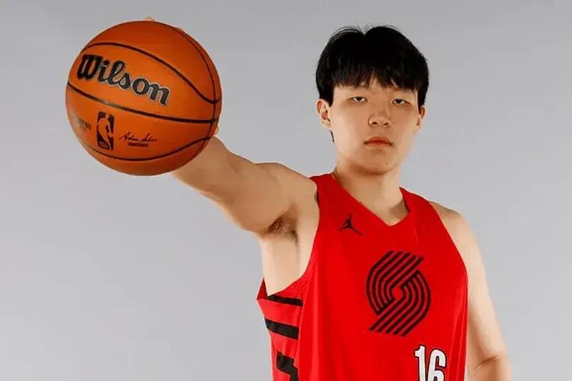 青岛男篮完成了对于杨瀚森的注册，所以说这个保障工作做的是非常好，下赛季杨瀚森将会