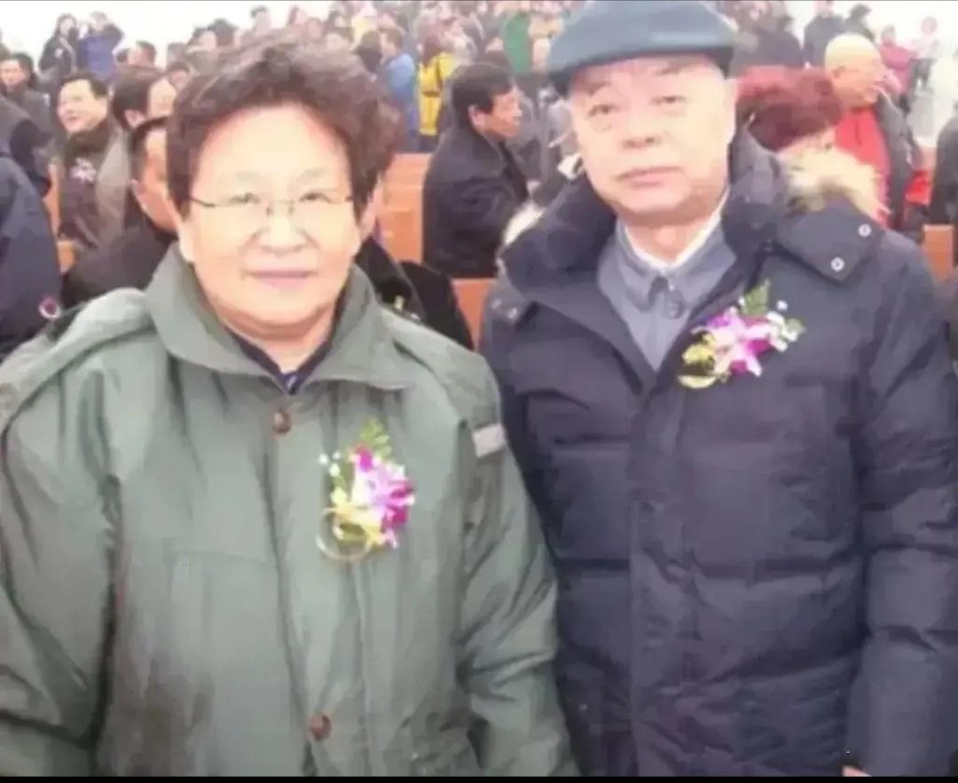 王景清和李讷的缘分可不是从1984年开始的，早在延安时期，他就经常能见到李讷，那