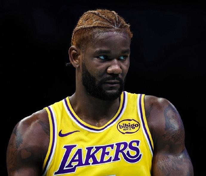 艾顿发牢骚了：“他们想把我当成卡佩拉用，但我根本不是卡佩拉那种球员！”这