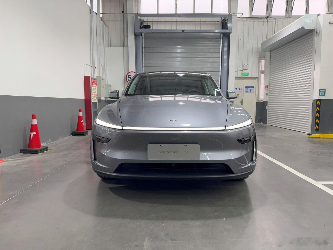 没800V/没沙发，中国人为何都爱买特斯拉ModelY，而不是华为智界？车圈总