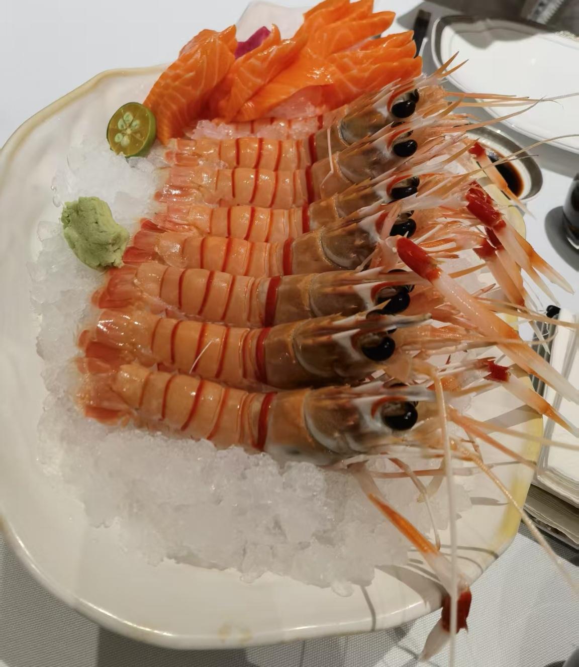 这么多丰富多样的海鲜和美食，只需每位399元，这样的价格在上海可是绝对吃不到