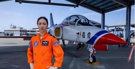 台湾女飞行员郭文静曾称：只要长官敢下令，我将毫不犹豫地击落歼20！我想说，长官下