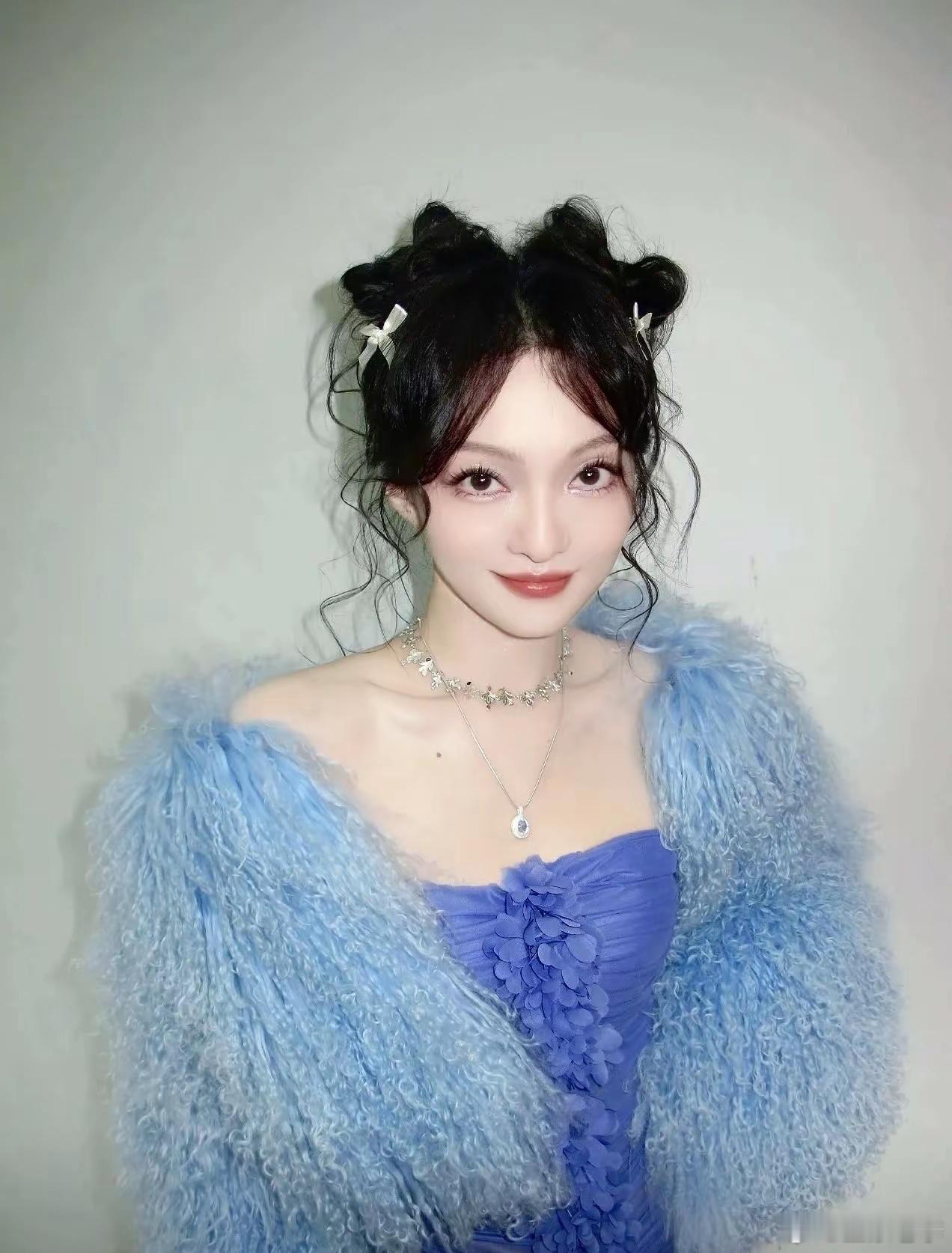 疑似能坐在张韶涵怀里看巡演张韶涵的声音有种生命力，听的人心里有股力量感！！谁不想