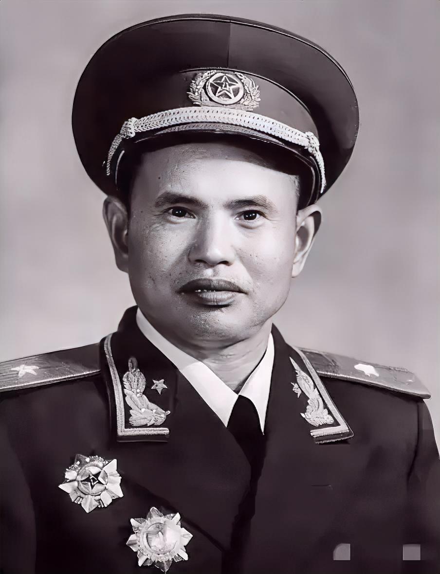 1941年，王耀南在勘察黄崖洞路上，随手击毙一头野狼，身边参谋毫不知情，数月后日