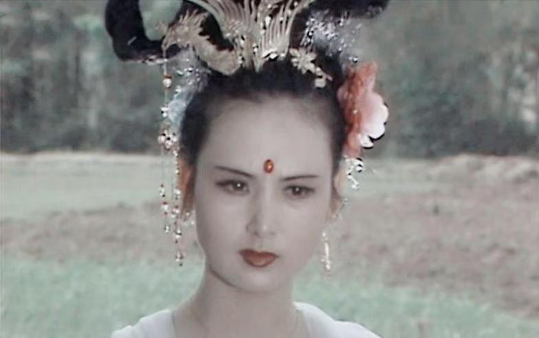 如果把《西游记》带入《射雕》武侠世界，美女颜值这块有五绝。东邪嫦娥，只可远观不