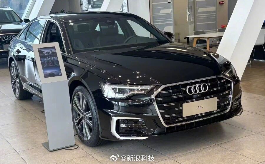 燃油车集体骨折清仓【燃油车骨折有车型直降30万】眼下，燃油与新能源两大市场，已走
