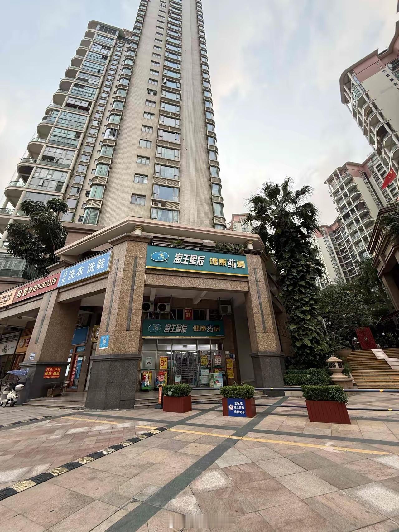 深圳宝安熙龙湾楼下的底商110平想卖1100万.....这价格没人买的，原业主2