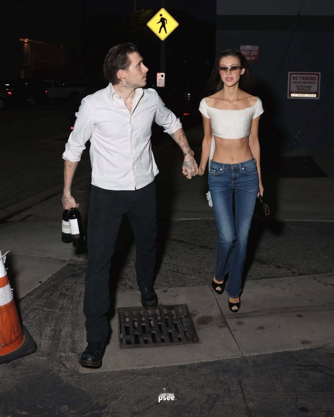 贝克汉姆大儿子布鲁克林与妻子妮可拉·佩尔茨新街拍，二人外出共进晚餐📷春节档马上