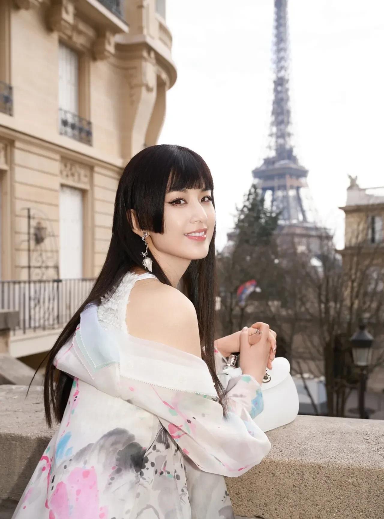 离开杨子，黄圣依终于做回了自己她还是爸妈的掌中宝、上海的娇囡囡17年的青春，