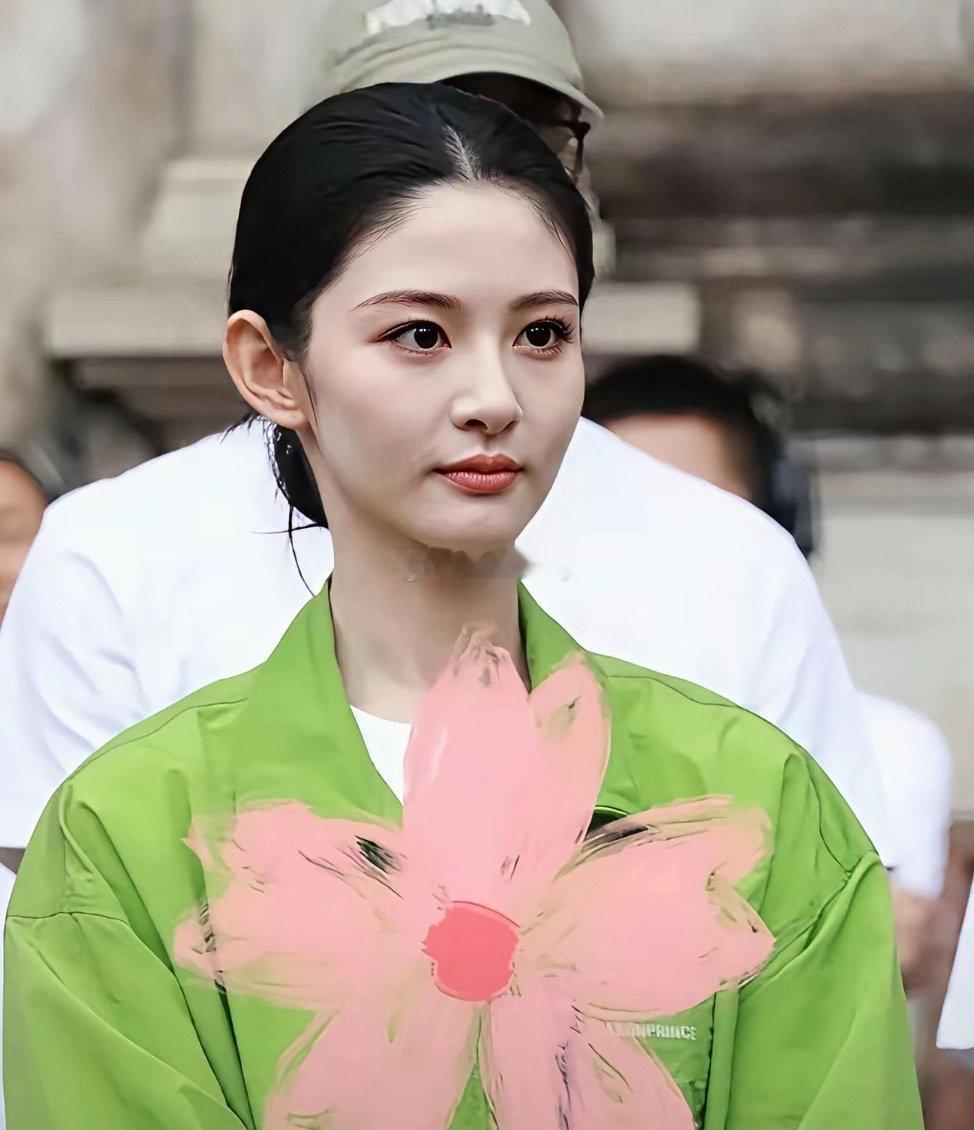 于正看人眼光还行，力捧的都红了，还都挺好看。​