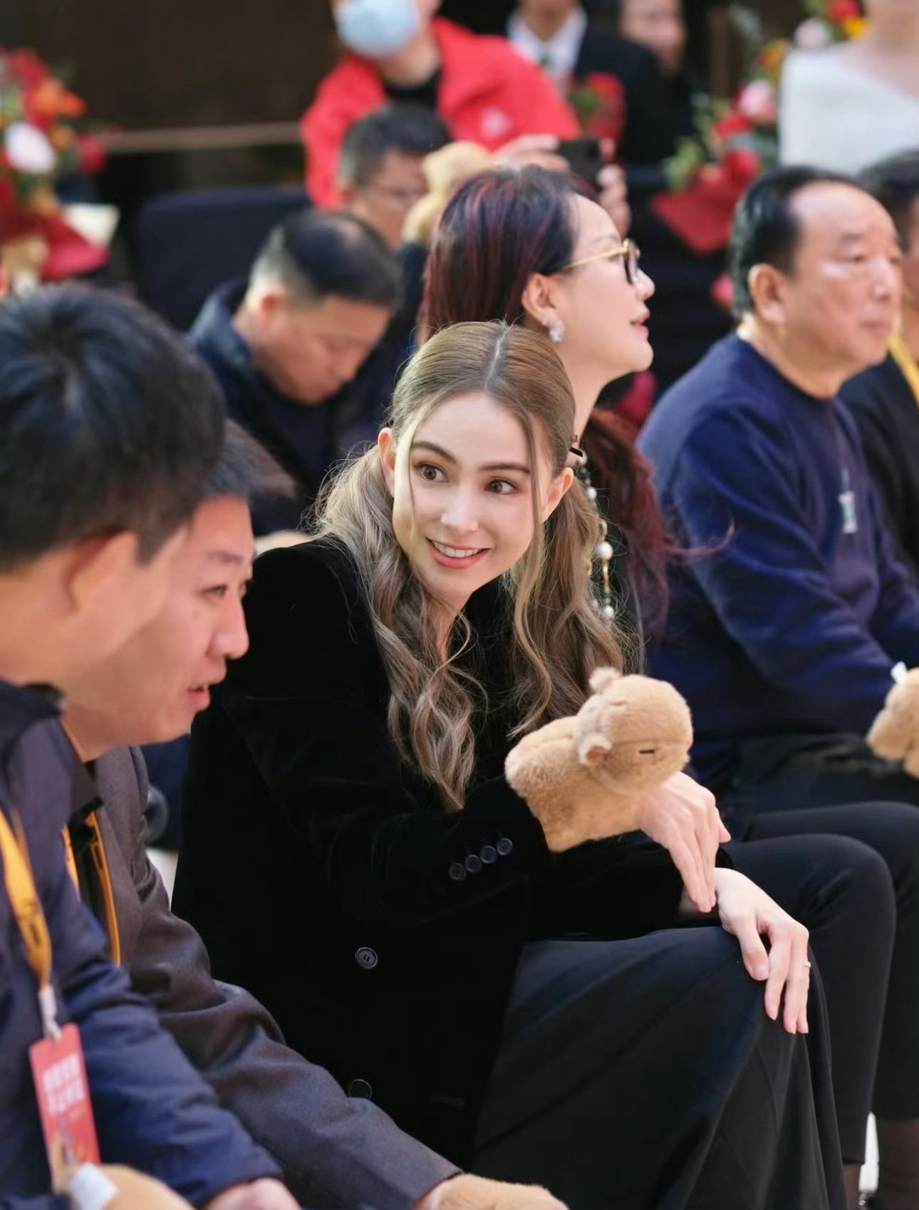 路人镜头下的昆凌好美啊