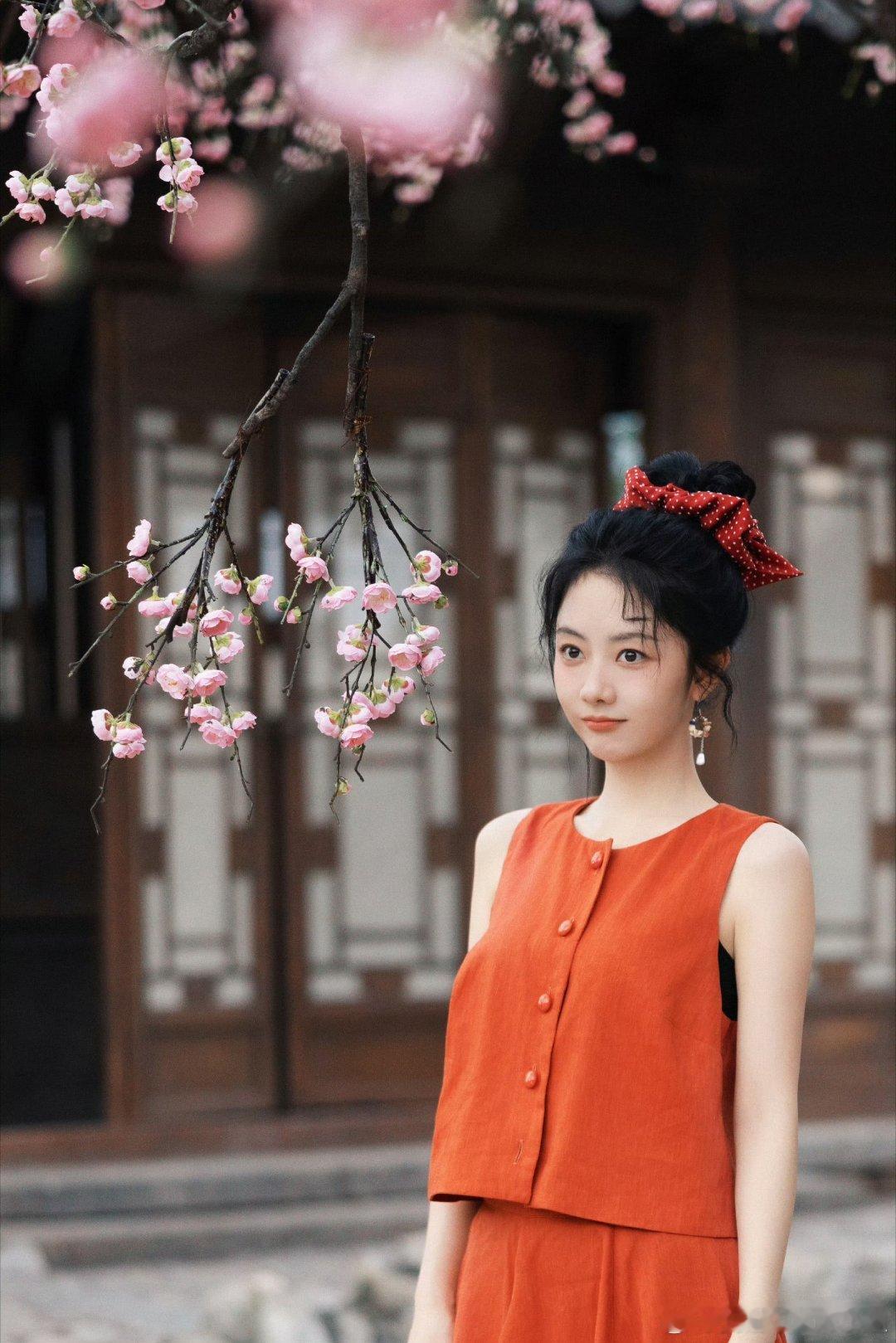 谭松韵每日一善阳光信用从现在起，开启每日一善之旅。随手关灯，节约能源是善；