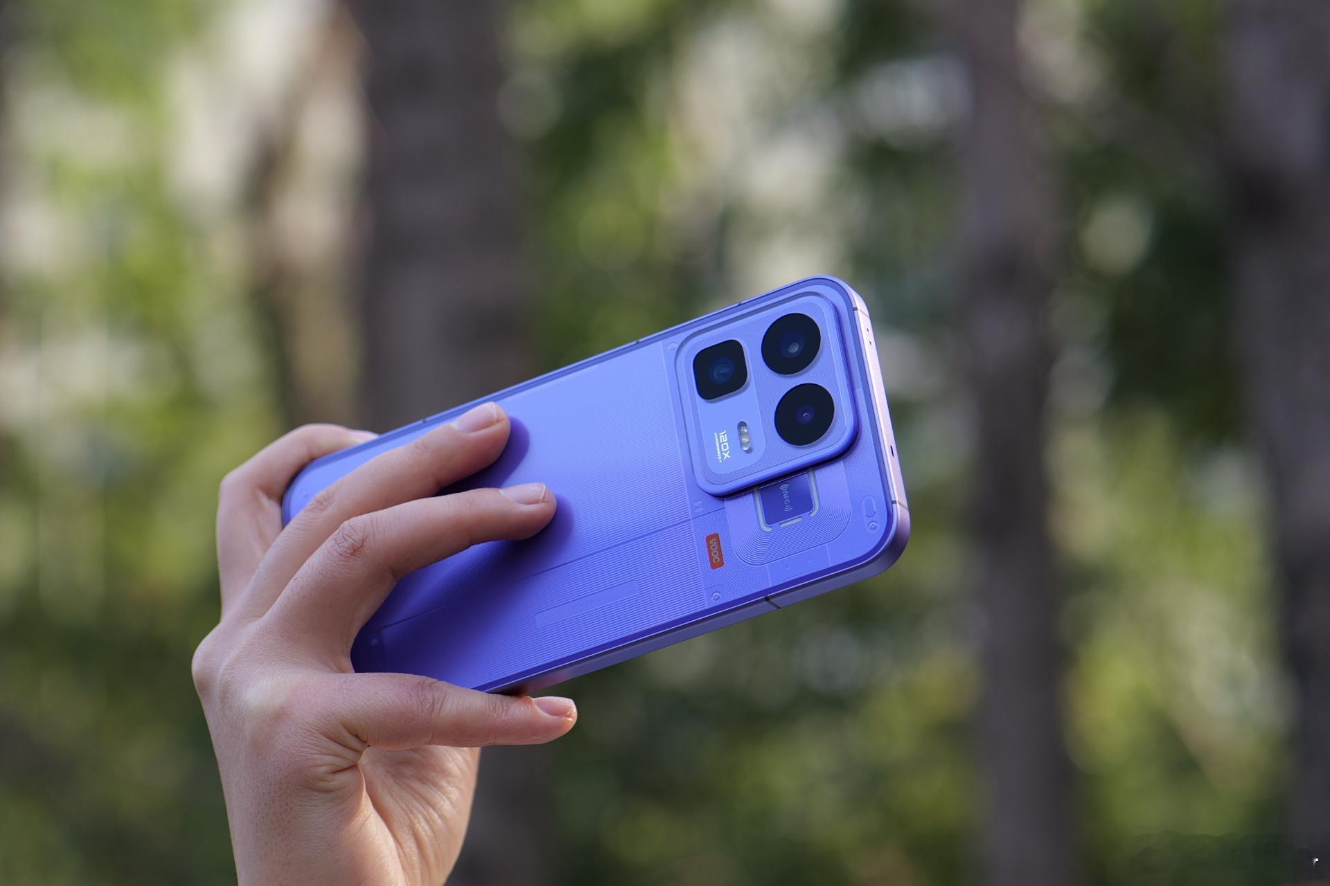 真我Neo8手机我用了很久，一个各方面超预期的潮玩手机。真棒！