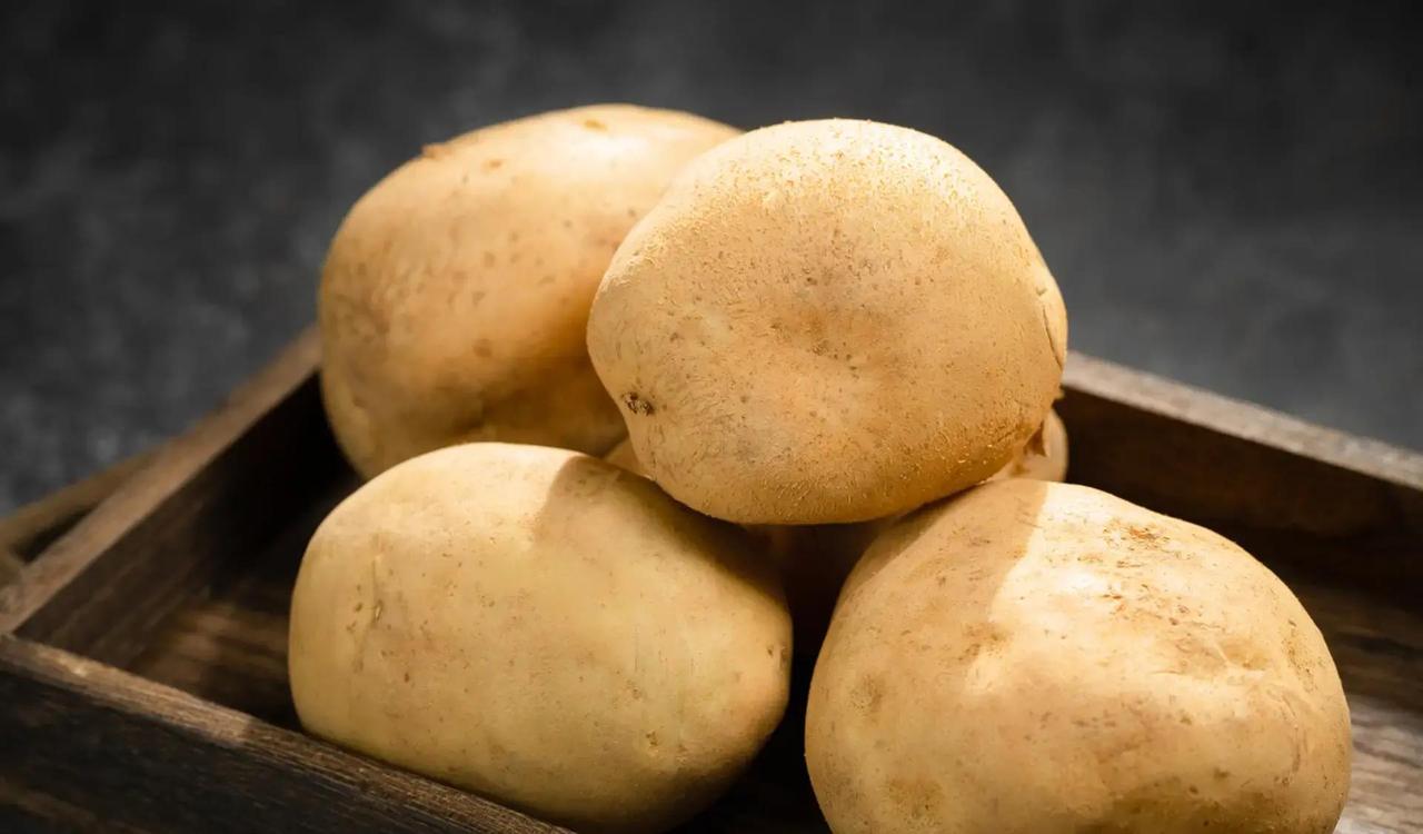 当下，糖尿病患者餐后血糖易波动，问题出在看似健康的日常主食上。许多人忽略了这些食