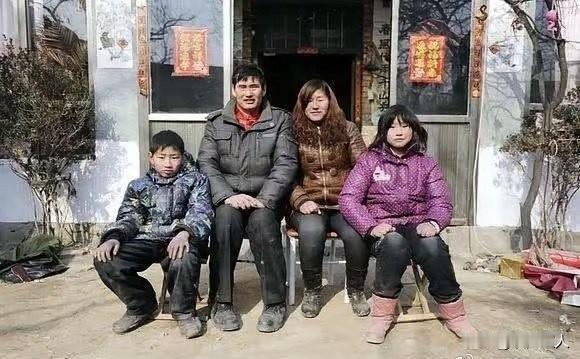 朱之文年轻那会儿，人长得特别瘦，就是耳朵大，很有辨识度。那时候家里条件普通，吃得