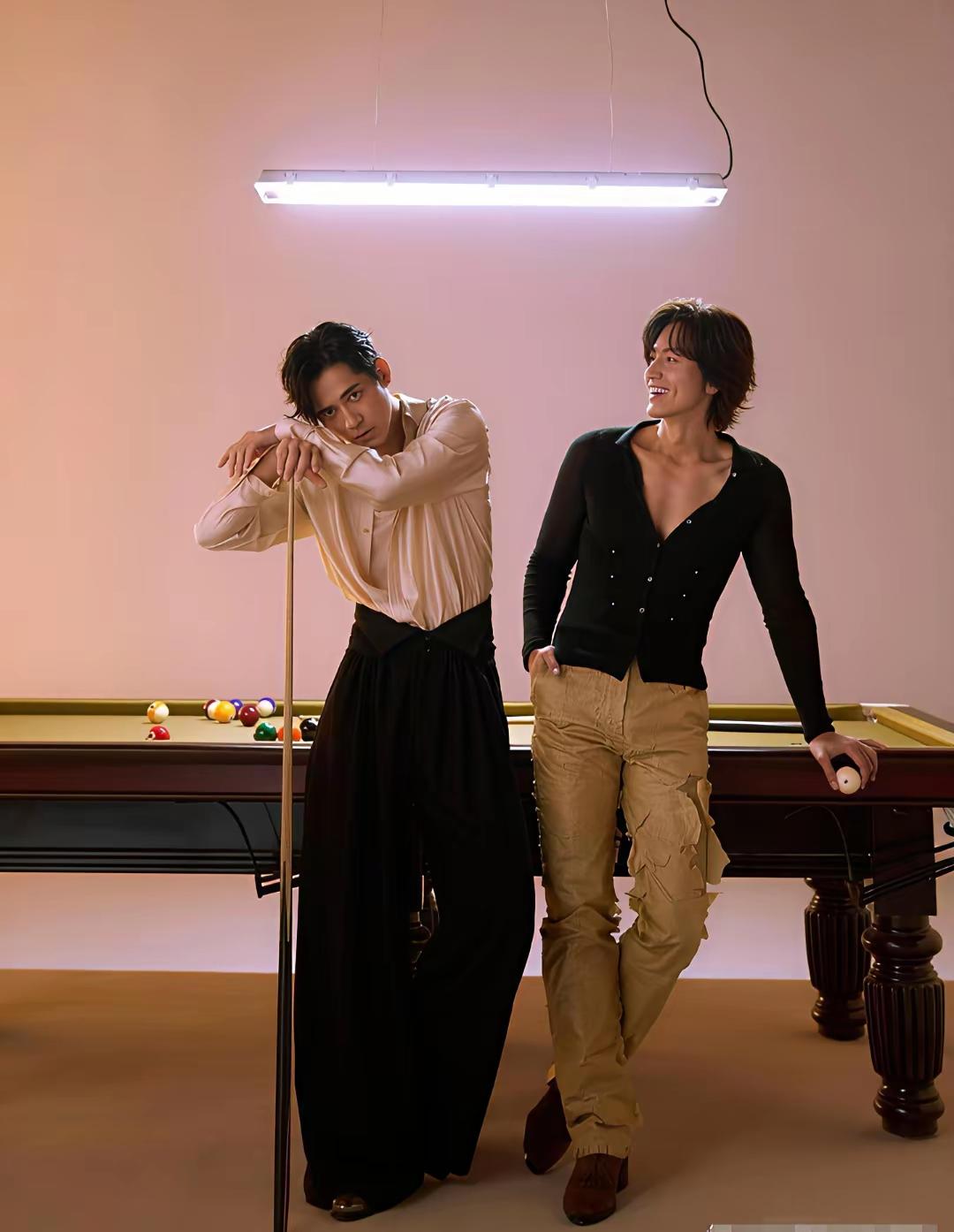 哈哈，这条裤子真的是“认真的”！而且越看越上头😂这是典型的解构风/破烂风