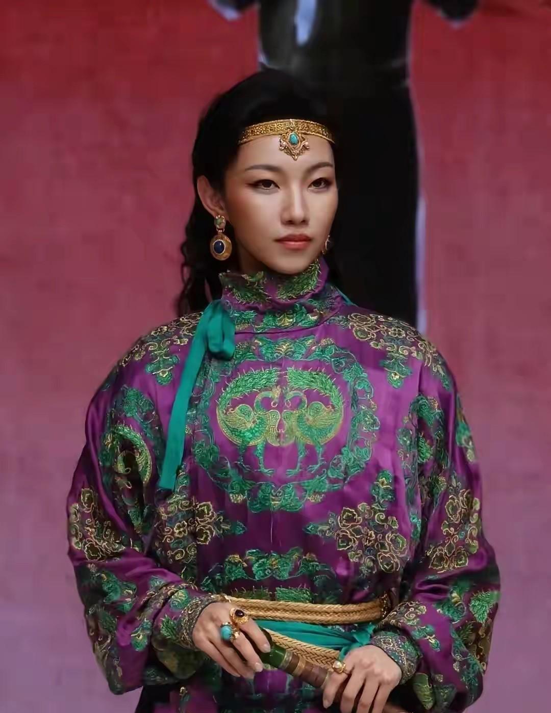 祸从口出啊！那尔那茜绝对想不到，自己随口一提的“光辉历史”，直接掀了老底她早年