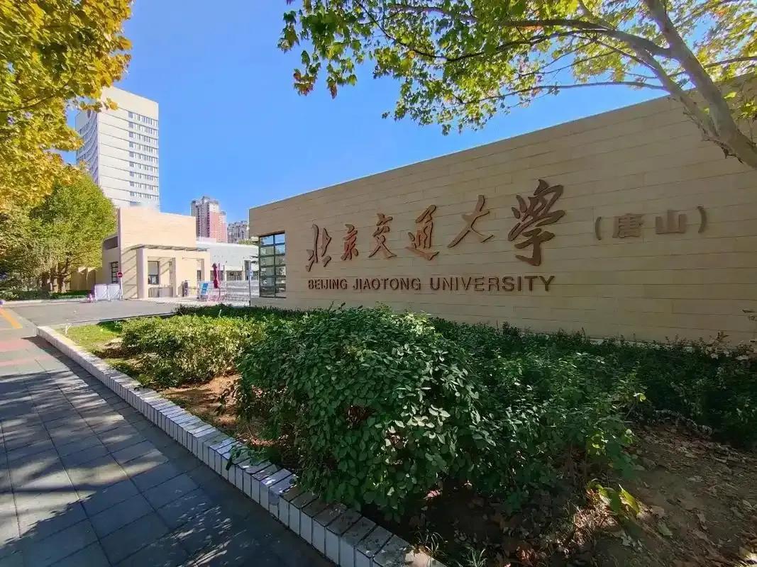 这个学校就算把它放到985大学中，也能排进985大学的前15名。你得把它理解为“